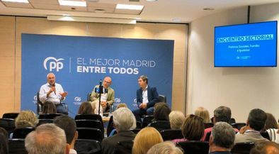 El delegado de Políticas Sociales, Familia e Igualdad, José Fernández, ha protagonizado este lunes un encuentro organizado por el Grupo Municipal Popular y su portavoz, Carlos Izquierdo.