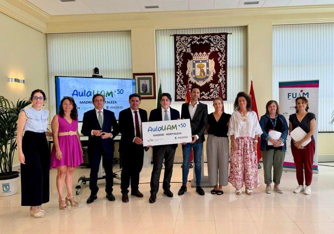 El concejal del distrito de Hortaleza, David Pérez, durante la presentación en el distrito del programa Aula UAM+50, en colaboración con la Universidad Autónoma de Madrid. Los cursos de Aula UAM+50 se impartirán en el Centro Cultural Carril del Conde y podrán participarán un máximo de 160 alumnos.