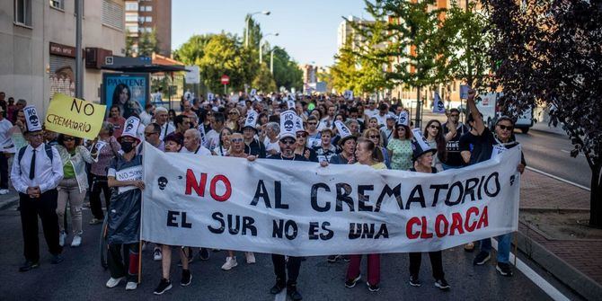 La FRAVM abunda en el deber que tiene la Administración de justificar adecuadamente actos como la concesión de una licencia para un crematorio, una actividad que 'puede conllevar la emisión y expulsión de (...) sustancias y partículas' contaminantes.