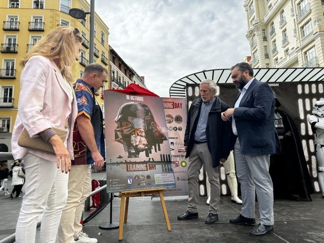 La cita está organizada por la asociación ‘501st Legion’, colectivo que agrupa a aficionados de esta saga, con el apoyo de la Junta Municipal de Centro.