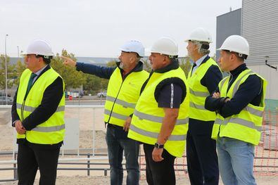 El presidente de la Fundación Laboral de la Construcción de Madrid y presidente de AECOM, Francisco Ruano; el vicepresidente y secretario general de CC.OO del Hábitat de Madrid, Pedro Garijo; el vicepresidente y secretario general de UGT FICA Madrid, Juan Antonio Lorido Narciso, y el gerente del Consejo Territorial de la Fundación Laboral de la Construcción de Madrid, Francisco Castrillo han visitado la obra de la ampliación del centro de formación, que se prevé estará lista a finales de año.