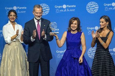 La escritora madrileña Paloma Sánchez-Garnica ha ganado el Premio Planeta 2024, dotado con un millón de euros, con la novela 'Victoria'.