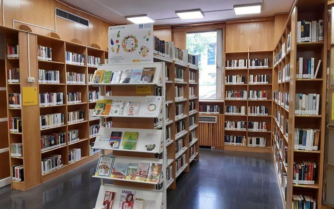 Bajo el lema 'Por un futuro sostenible', promovido por el Ministerio de Cultura, se pretende destacar el papel fundamental que desempeñan todas las tipologías de bibliotecas –públicas, escolares, universitarias, especializadas y nacionales/regionales– en la consecución de los Objetivos de Desarrollo Sostenible (ODS) de la Agenda 2030.