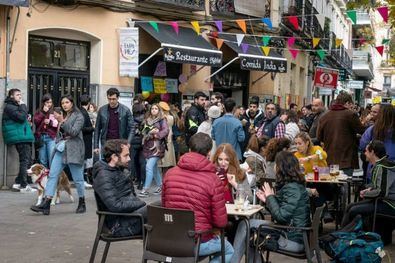 El XIV Festival Multicultural de Tapas y Música de Lavapiés cuenta con la participación de más de 100 bares y restaurantes y la colaboración del Ayuntamiento de Madrid.