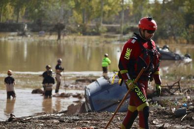 Cuentan con el apoyo de casi 400 vehículos, una veintena de helicópteros, 18 drones y más de 50 perros de la unidad cinológica.