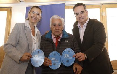 “Los comercios que reciben este distintivo han sido testigos y protagonistas de la evolución de Chamartín y ahora siguen siendo ejemplo para futuros emprendedores”, ha subrayado Yolanda Estrada en el recién estrenado Mercado Municipal de San Cristóbal.