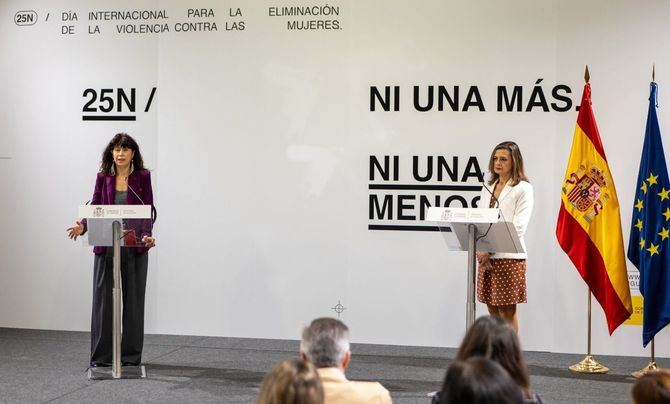 La ministra de Igualdad, Ana Redondo, ha presentado en rueda de prensa la campaña institucional, acompañada de la delegada del Gobierno contra la Violencia de Género, Carmen Martínez.