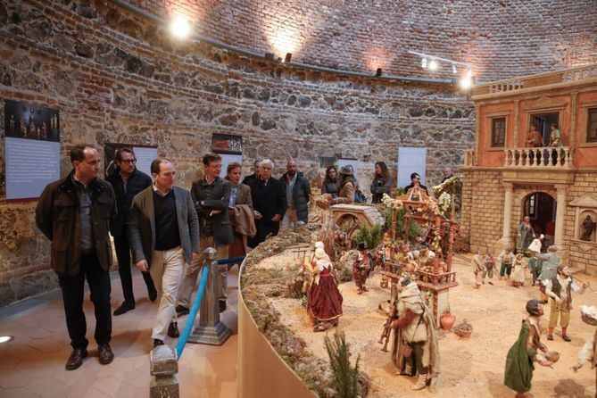 El delegado de Urbanismo, Medio Ambiente y Movilidad, Borja Carabante, acompañado por el concejal delegado de Limpieza y Zonas Verdes, José Antonio Martínez Páramo, y la concejala de Retiro, Andrea Levy, han inaugurado este viernes el belén, que abre sus puertas al público hasta el 8 de enero. 