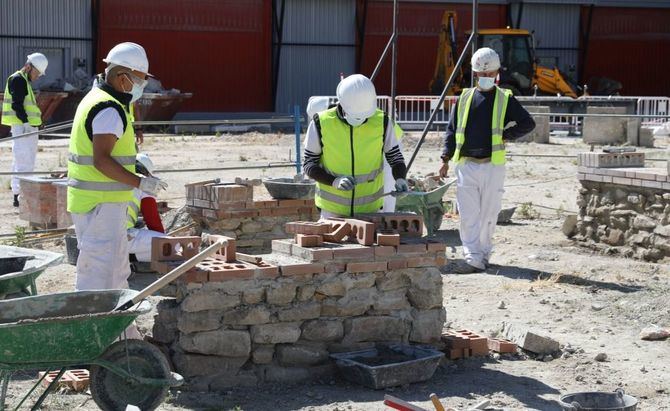 Poniendo el foco sobre la evolución del sector en la Comunidad de Madrid, se observa que, en esta franja temporal, la región ejecutó un total de 2.484 obras por valor de 9.351 millones de euros; posicionándose como la comunidad autónoma con mayor presupuesto para la ejecución de obras.