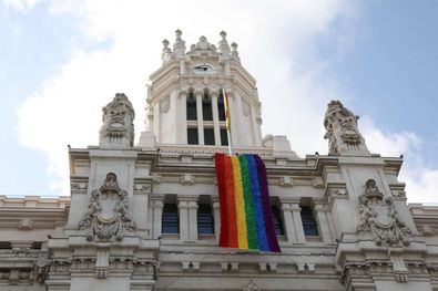 El Supremo avala la bandera LGBTI