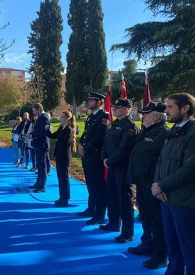 En el acto, han intervenido también los portavoces de los grupos políticos municipales y ha contado con la presencia de representantes de la Unidad Integral de Policía Municipal de Latina y de la Policía Nacional.