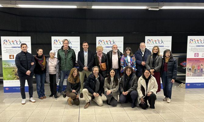 El Gobierno regional ha puesto en marcha esta semana la campaña solidaria de Metro 'Conectados contigo', por la que el suburbano apoya a doce entidades sociales, una por cada línea de la red.