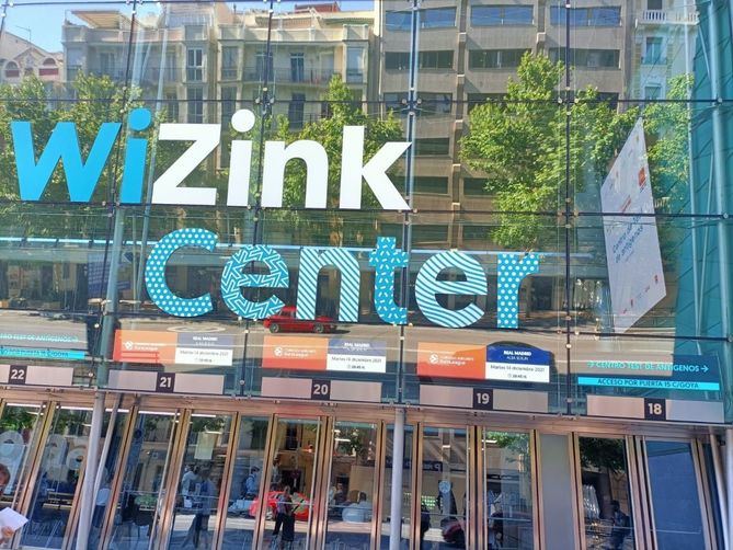 El cambio de nombre se debe a la finalización el patrocinio de WiZink Bank después de una década, y con la que se abre un nuevo 'plan estratégico' con fecha 2024-2028. En Buenos Aires, Bogotá y Santiago de Chile ya hay recintos similares con el mismo nombre, y en Londres y Praga con su marca O2.