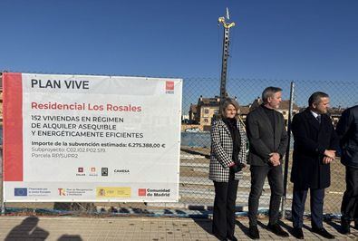 Rodrigo visita las obras del Plan Vive en Velilla