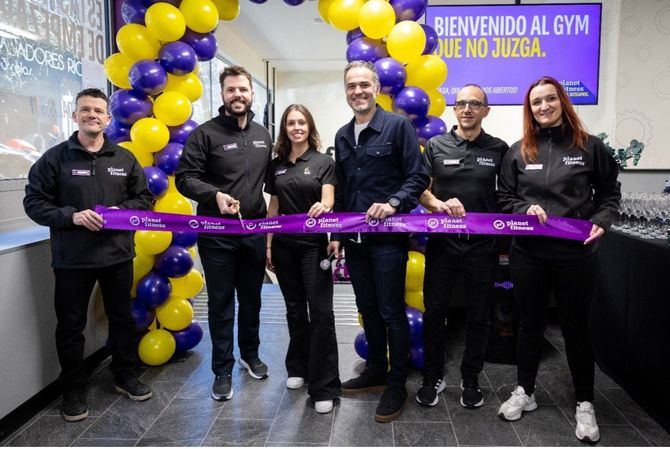 El evento abordó la temática de los propósitos de Año Nuevo, con un debate entre expertos que contó con la presencia del 'coach' deportivo Valentín Colominas, entrenador personal del conocido 'streamer' Ibai Llanos.