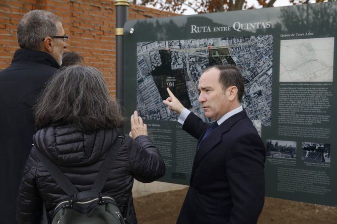 La creación de la Puerta Entrequintas da cumplimiento a la estrategia recogida en el Plan Director de la Quinta de Torre Arias al facilitar la comunicación peatonal con la Quinta de los Molinos, ubicada a tan solo 700 metros.