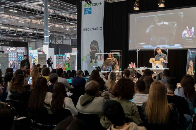 En dicha programación destacan el Congreso VetMadrid, el VII Forum de la asociación AEDPAC, el Aula Veterinaria, las exhibiciones de peluquería canina, y 'La Tarde del Sector'.