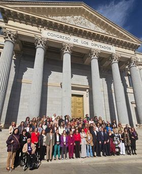 Foto de familia tras la renovación, el pasado 26 de febrero, del Pacto de Estado contra la Violencia de Género en el Pleno del Congreso de los Diputados.