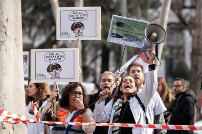 Denuncian condiciones laborales desfavorables y piden mejoras en jornadas, jubilación y salarios, pero el ministerio rechaza crear un marco específico para ellos.