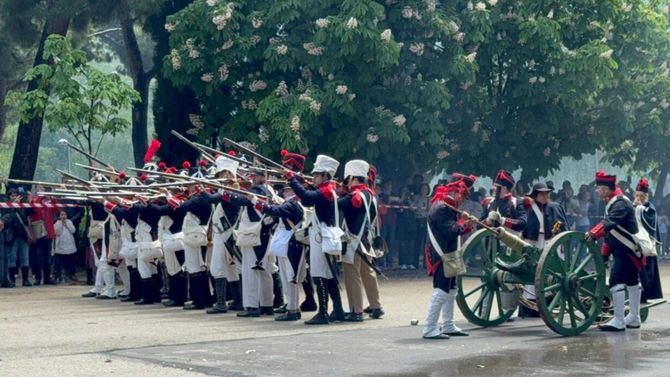 Nueva edición de 'Fuencarral en Armas', recreación histórica que conmemora el levantamiento del 2 de mayo de 1808 contra la ocupación francesa y el ejército de Napoleón, uno de los episodios más importantes de la historia madrileña.