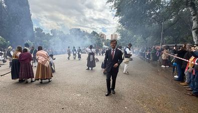 El concejal del distrito, José Antonio Martínez Páramo, ha asistido a esta recreación en la que han participado más de 150 figurantes, además de voluntarios de diferentes edades.
