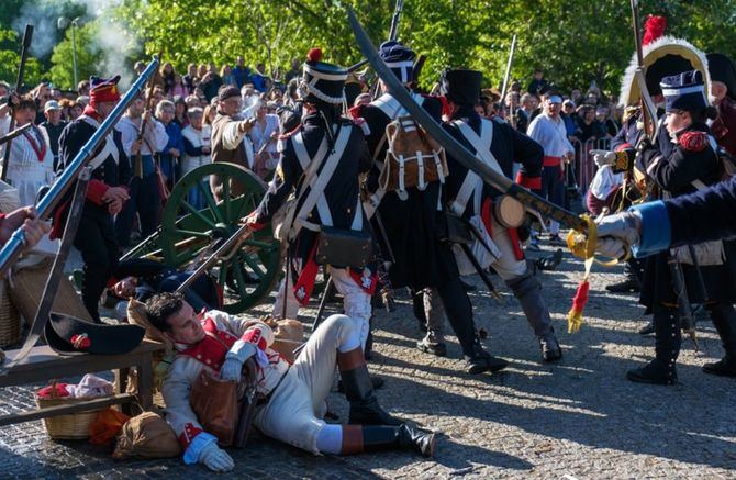 La Comunidad de Madrid ha recreado un año más los acontecimientos históricos del 2 de mayo de 1808, que rememoran el levantamiento del pueblo madrileño contra las tropas francesas.