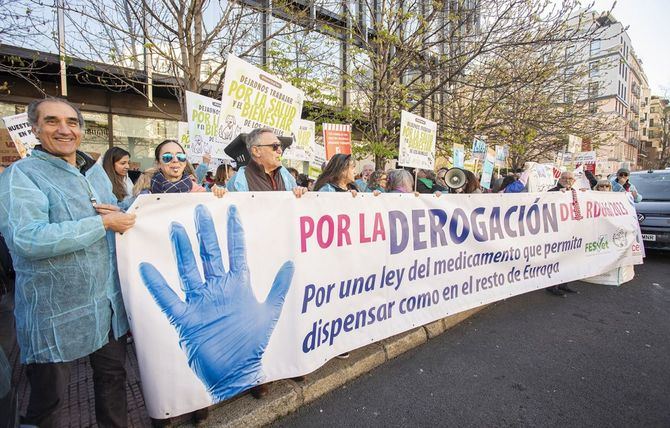 El Comité de Crisis Vet –que agrupa a todas las asociaciones del ámbito veterinario– ha convocado una concentración frente al Congreso de los Diputados este miércoles, 7 de mayo, para 'visibilizar' sus reivindicaciones ante todos los grupos parlamentarios.