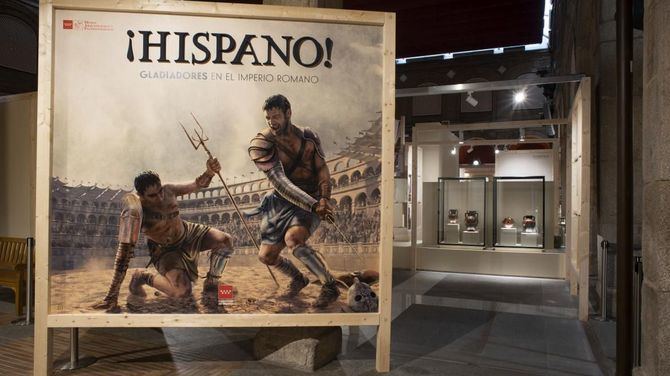 Todas las tardes de sábado de los meses de mayo, junio y julio, el visitante podrá descubrir esta propuesta a cargo de la asociación Antiqua Clío y que se desarrollar en el pequeño anfiteatro reproducido para la exhibición, con capacidad para 60 personas.