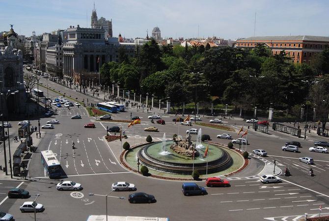 La conducción en glorietas es un fenómeno de particular interés jurídico, tanto por las implicaciones en el ámbito de la responsabilidad civil como por la frecuente necesidad de dirimir la atribución de culpa en vía administrativa o judicial.