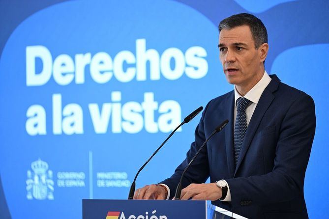 El presidente del Gobierno durante su intervención tras visitar la sede del Consejo General de Colegios de Ópticos-Optometristas en Madrid.