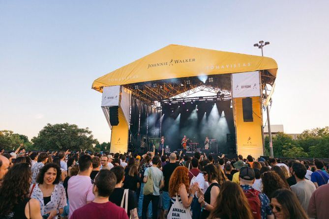 El festival de referencia con diferentes estilos y propuestas musicales celebra su novena edición del 29 al 31 de mayo en el recinto Caja Mágica, contando con las actuaciones de grandes artistas y grupos del panorama musical como Amaia, Mala Rodríguez, Romy, Judeline, María José Llergo, Bombay Bicycle Club y Love of Lesbian.