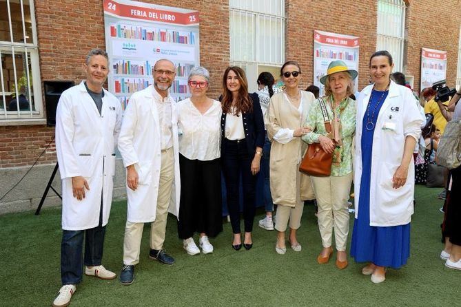 Junto a Eva Orúe, ha intervenido el director gerente del Hospital, el doctor Julio Zarco.