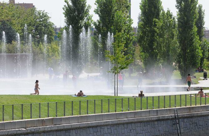 Se abrirá la zona de chorros de Madrid Río, habrá nebulizadores en plaza de España y La Gavia y se ha comprobado que el 97% de las fuentes están plenamente operativas.