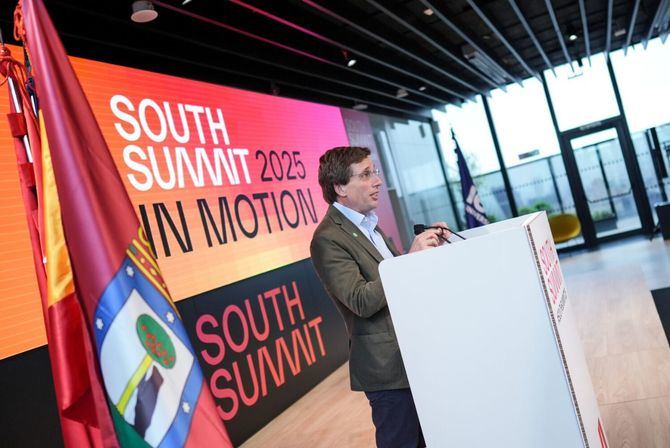 El alcalde de Madrid, José Luis Martínez-Almeida, resaltaba durante la presentación de esta edición que South Summit no sólo es beneficiosa para la ciudad, sino también para el conjunto del país, además de ser 'la mejor ventana de Madrid al mundo'.