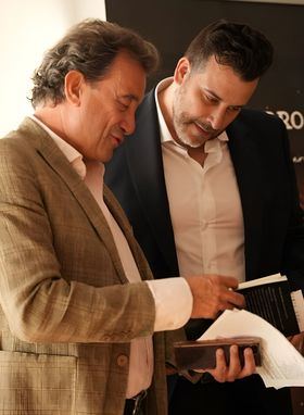 El periodista Javier Gallego Jané fue el presentador de la obra, a través de una animado diálogo con el autor.