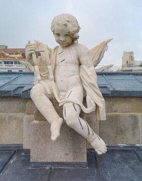La actuación de restauración, que afectó principalmente a la cubierta, los paramentos y los grupos escultóricos del monumento, supuso, entre otras acciones, procesos de limpieza, consolidación, fijación, etc. 