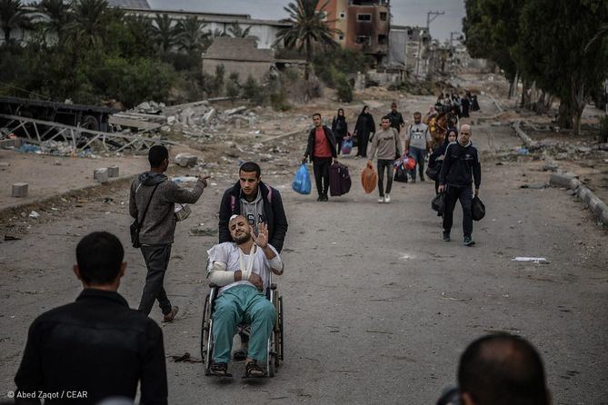 Personas desplazadas desde el norte de Gaza, tras la advertencia del ejército israelí de que evacuaran la zona ya que se espera ser atacada. 25 de noviembre de 2023.