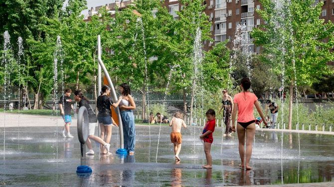 Si el mes de junio de este año ya ha sido el más cálido desde que hay registros, según la AEMT, este verano puede llegar a ser más cálido de lo normal.
