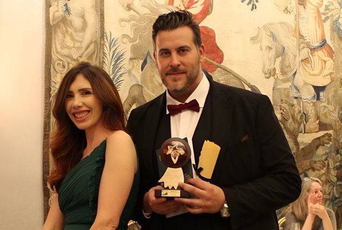 Guerrero acudió acompañado a la gala por Sara Sánchez, icono de la moda, personaje público y CEO de Sara Studio, una prestigiosa agencia de modelos internacional.