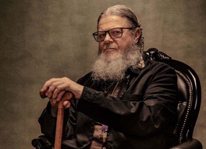 Gustavo Santaolalla, ganador de dos Oscars y destacado en música y cine, ha creado el proyecto 'Imágenes sonoras de Madrid' con estudiantes de la Escuela TAI. 