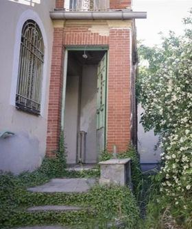 Su biblioteca acogió tertulias literarias de destacados miembros de la Generación del 27, como Dámaso Alonso, Gerardo Diego, Luis Cernuda, Rafael Alberti, Federico García Lorca y Miguel Hernández, entre otros. El jardín conserva un cedro del Líbano plantado por el propio escritor en 1940.