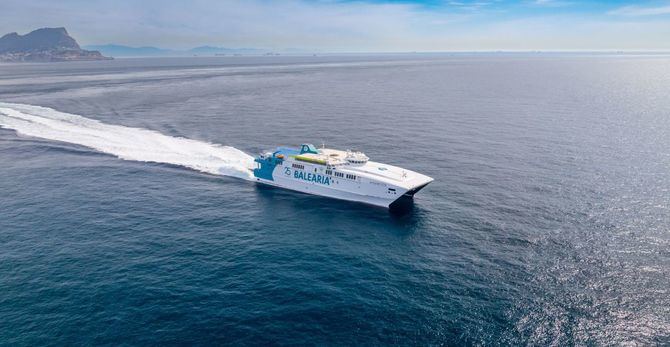 Baleària lanza su mayor oferta histórica para la Operación Paso del Estrecho, con hasta 34 conexiones diarias entre España y Marruecos, incluyendo la nueva ruta Tarifa-Tánger Ville. También refuerza sus servicios a Argelia. 