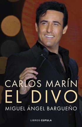 A través de entrevistas a miembros de su familia, su ex esposa (Geraldine Larrosa, conocida en la música como Innocence), el magnate Simon Cowell, fundador de Il Divo, y personas que fueron importantes en su carrera, este volumen repasa con minucioso detalle desde sus inicios como intérprete infantil a su gloriosa etapa en el grupo que le brindó fama global.