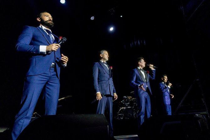 A lo largo de más de hora y media de recital y ante más de 3.800 asistentes, el cuarteto ha interpretado sus canciones más exitosas.