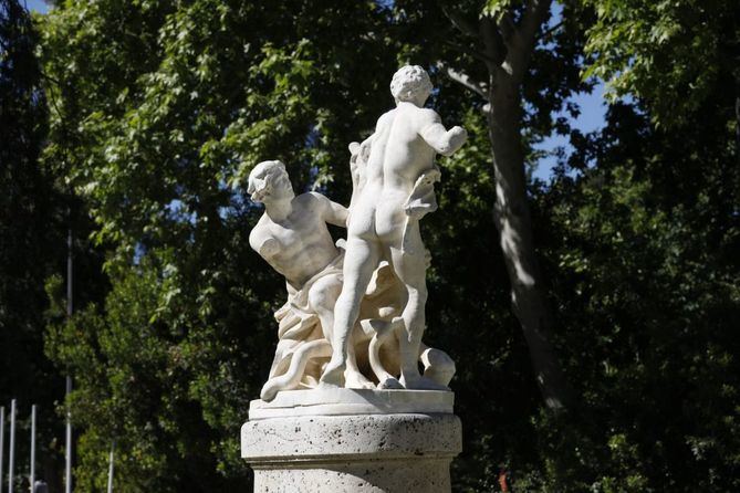 Durante el análisis de la pieza se comprobó que las manos y el antebrazo de la figura de Hércules no eran originales, sino reintegraciones de los años 90 del siglo XX, por lo que fueron retiradas.