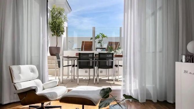 Con esta iniciativa, la star-up ECO-ONE  busca dar un nuevo valor al mobiliario de los hoteles, impulsando la economía circular y ofreciendo al público la posibilidad de acceder a piezas de diseño con historia a precios accesibles.