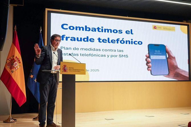 El ministro para la Transformación digital y de la Función Pública, Óscar López, durante su comparecencia.
