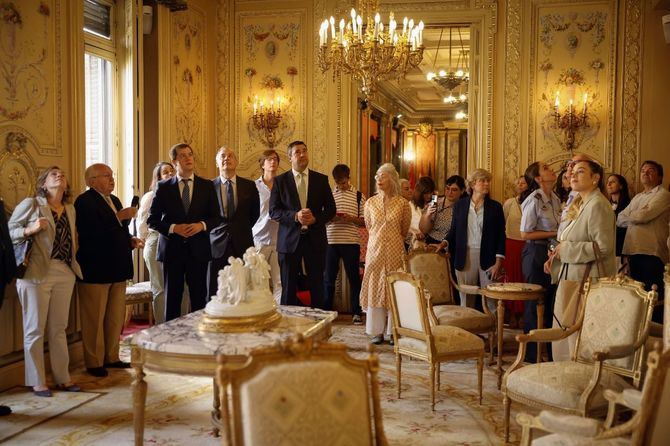Los participantes podrán descubrir, de la mano de especialistas en patrimonio cultural, la evolución arquitectónica de estos inmuebles y los diversos usos que han tenido a lo largo de la historia en un recorrido excepcional por salones de recibo, jardines, colecciones de arte, bibliotecas o salas de baile y música.