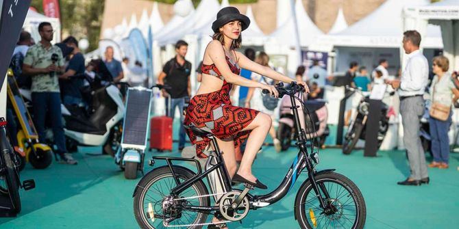 La feria ofrece una amplia muestra de vehículos eléctricos de dos y cuatro ruedas, tecnologías de recarga y servicios asociados a la electromovilidad.