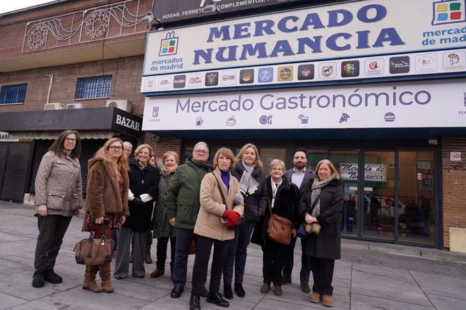 En Puente de Vallecas, el Alcalde ha destacado la puesta en funcionamiento de la nueva Junta de distrito y la remodelación del entorno de Sierra Toledana y del Mercado de Numancia.